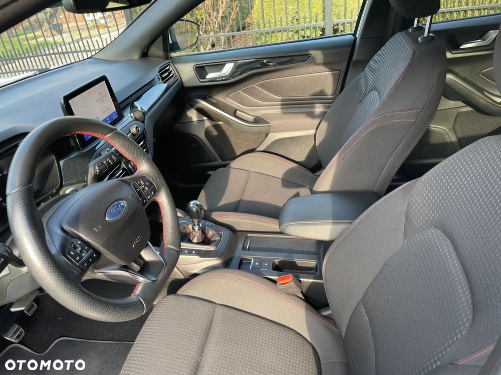 Ford Focus 1.0 EcoBoost Start-Stopp-System ST-LINE DESIGN - 11