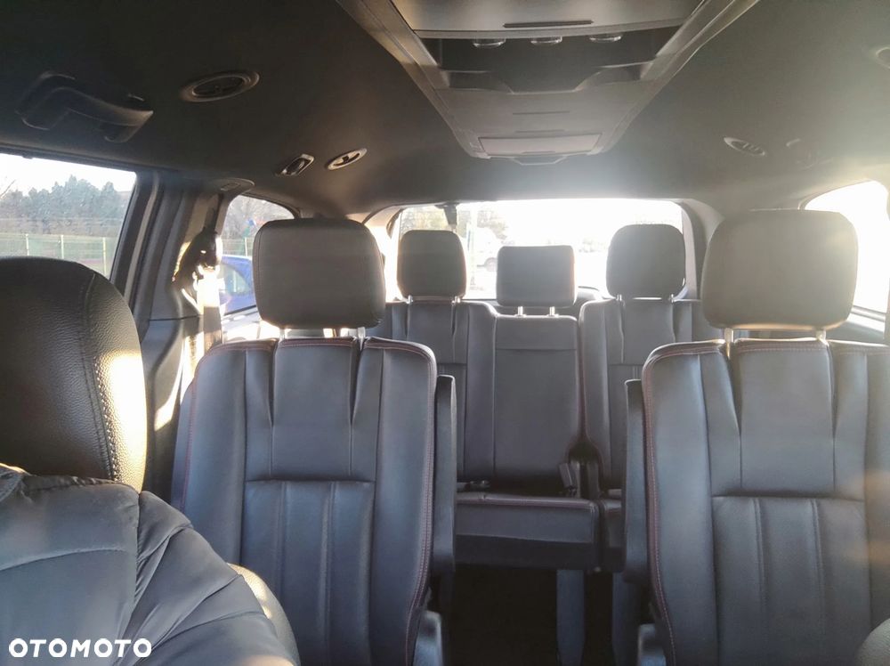 Dodge Grand Caravan - 14