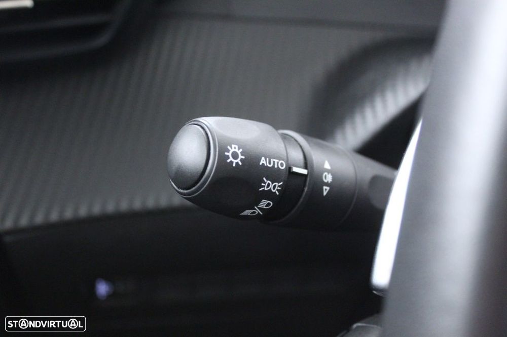 Peugeot 2008 1.2 Hybrid Allure e-DCS6 - 28