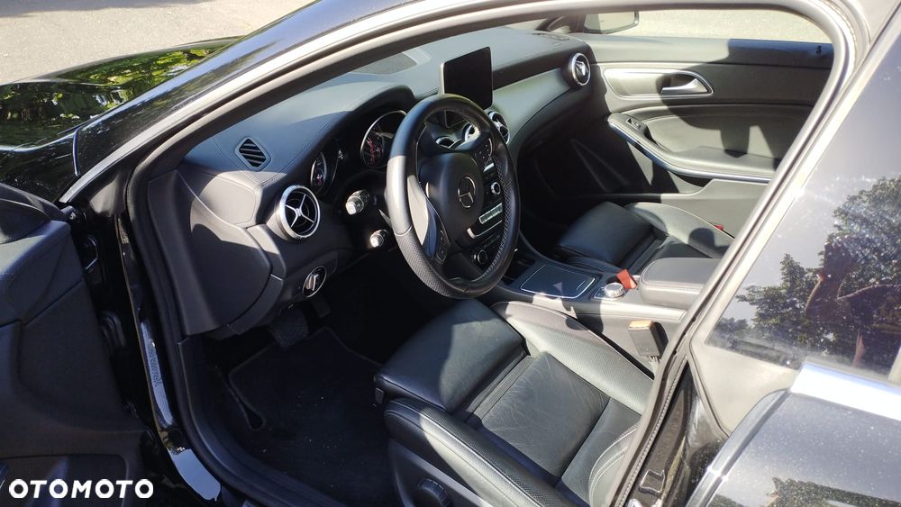 Mercedes-Benz CLA 180 7G-DCT - 21