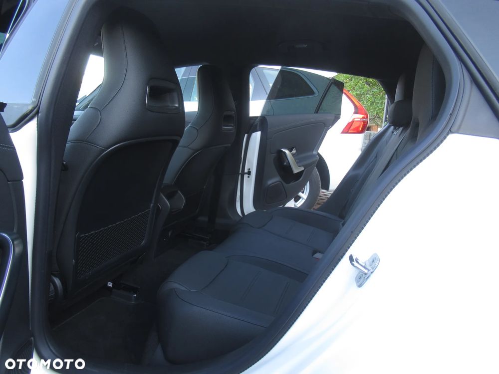 Mercedes-Benz CLA 180 mHEV 7G-DCT - 9