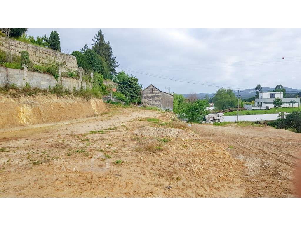 Terreno de construção a cinco minutos de Valença - Grande imagem: 4/34