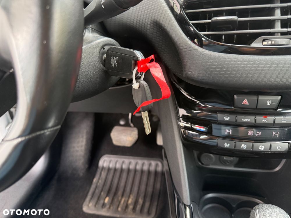 Peugeot 2008 PureTech 110 Stop&Start EAT6 Allure - 13