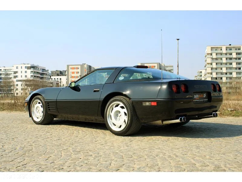 Chevrolet Corvette - 22