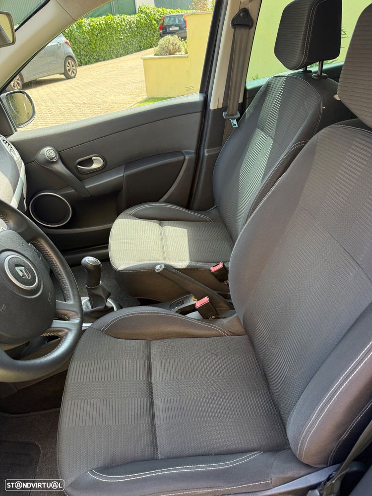 Renault Clio 1.2 16V Confort 130g - 10