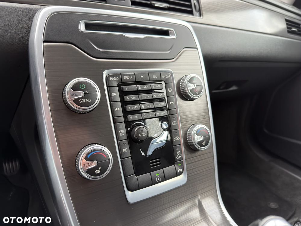 Volvo XC 70 ver-d4-drive--e-dynamic-momentum - 33