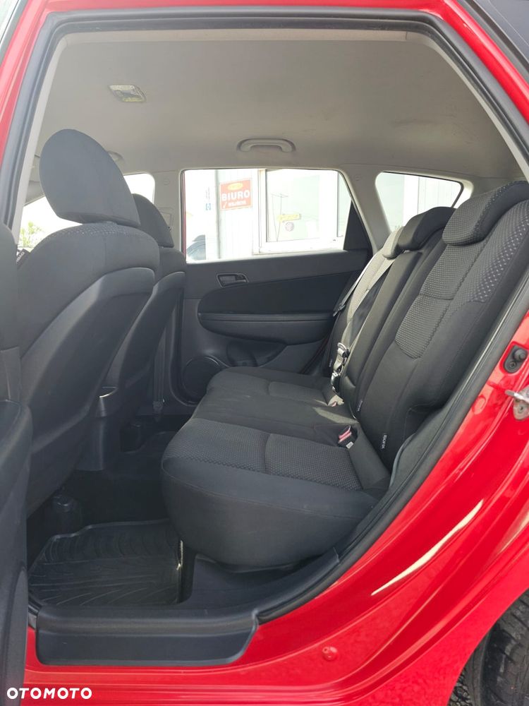 Hyundai i30 1.6 CRDi Base + World Cup - 11