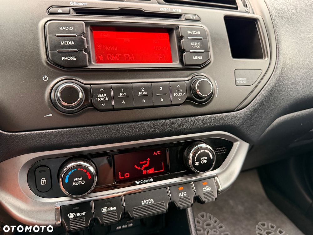 Kia Rio 1.4 Dream Team Edition - 20