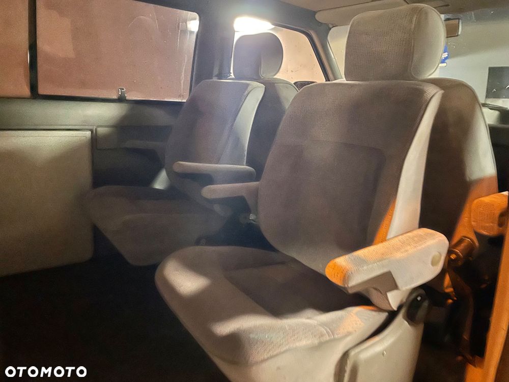 Volkswagen Multivan - 11