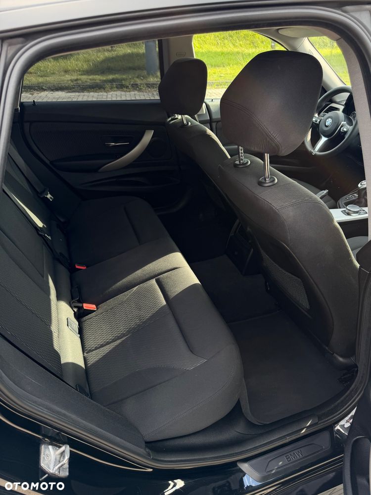 BMW Seria 3 320d M Sport - 14