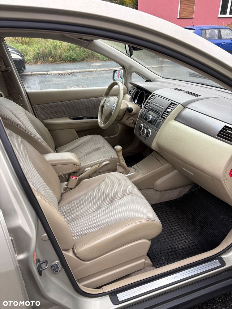 Nissan Tiida 1.6 Tekna - 8