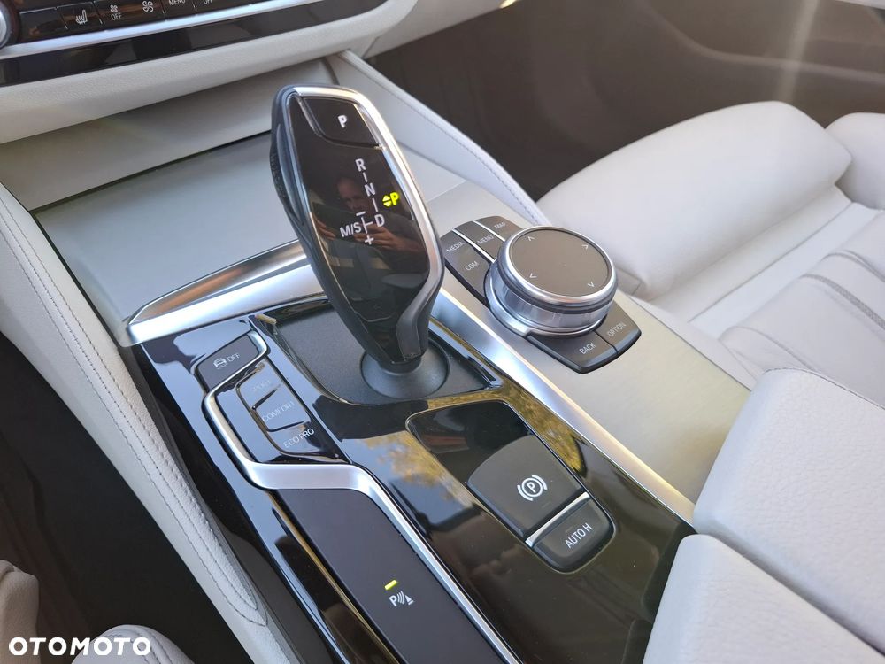 BMW Seria 5 518d Luxury Line - 18