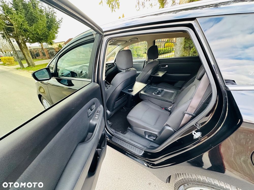 Kia Carens 1.7 CRDi Business Line 7os 7DCT - 23