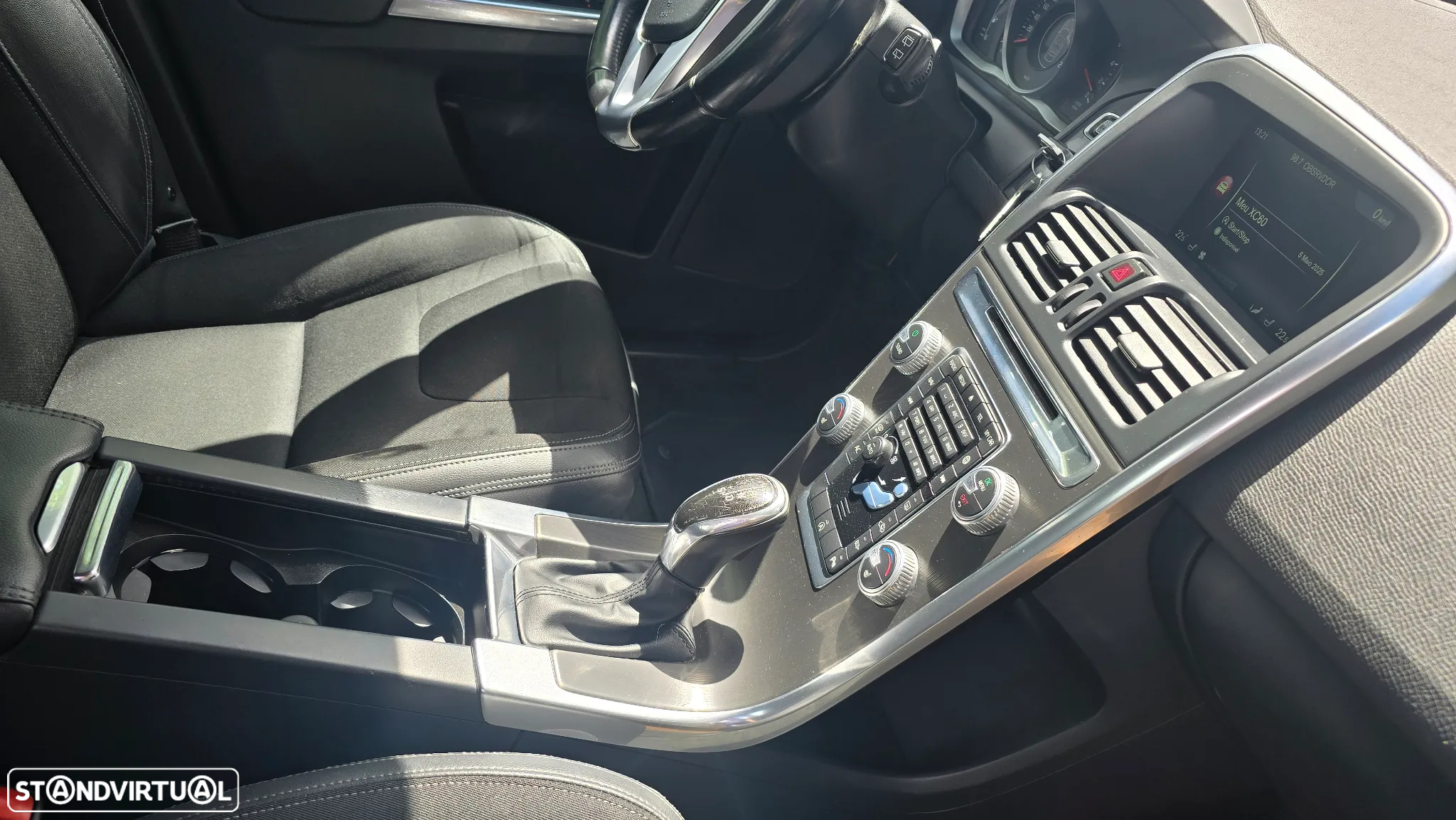 Volvo XC 60 2.0 D4 Momentum Geartronic - 17