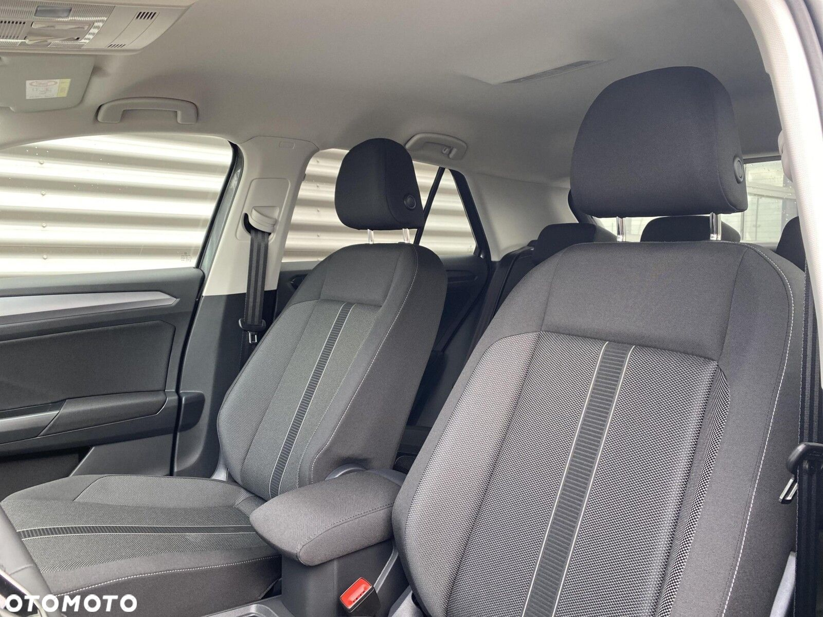 Volkswagen T-Roc - 11