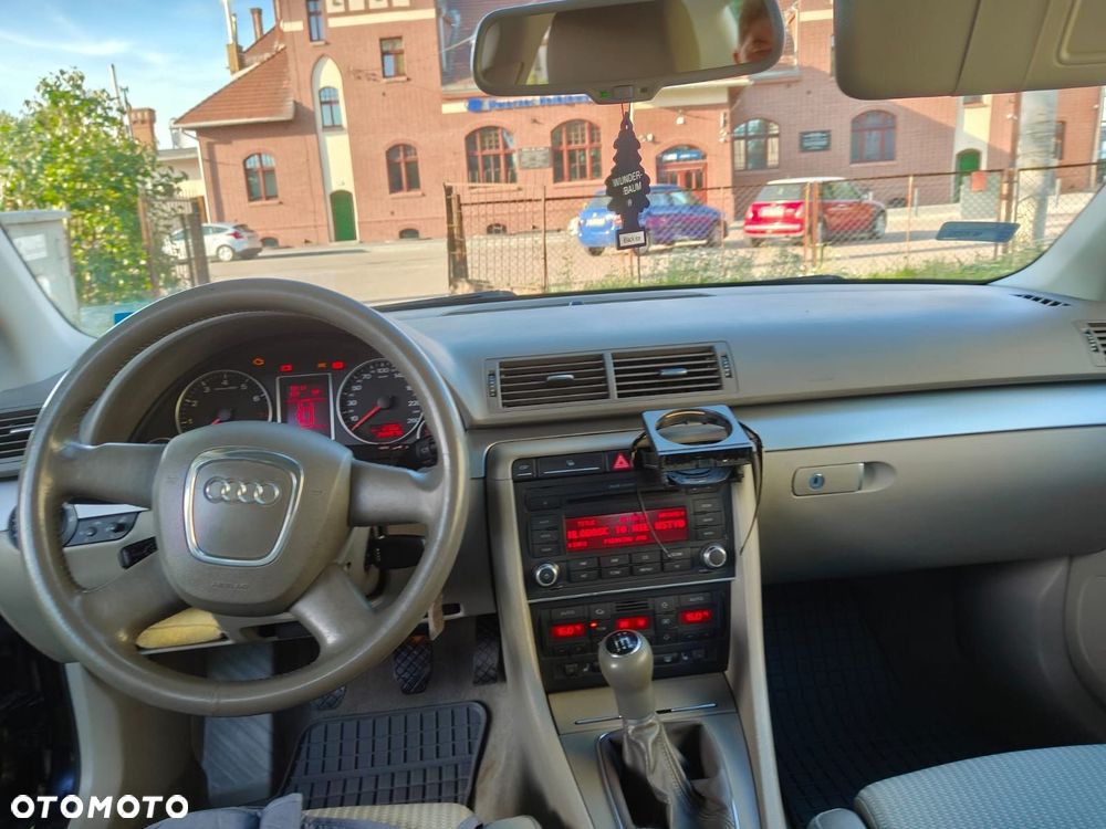 Audi A4 Limousine - 6