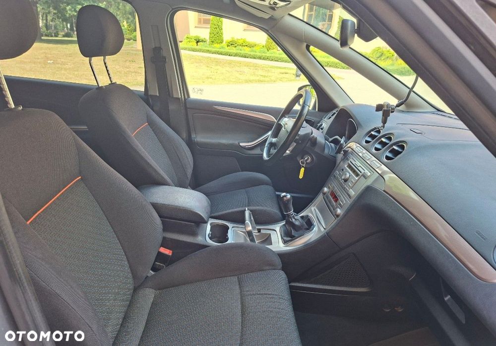 Ford S-Max - 12