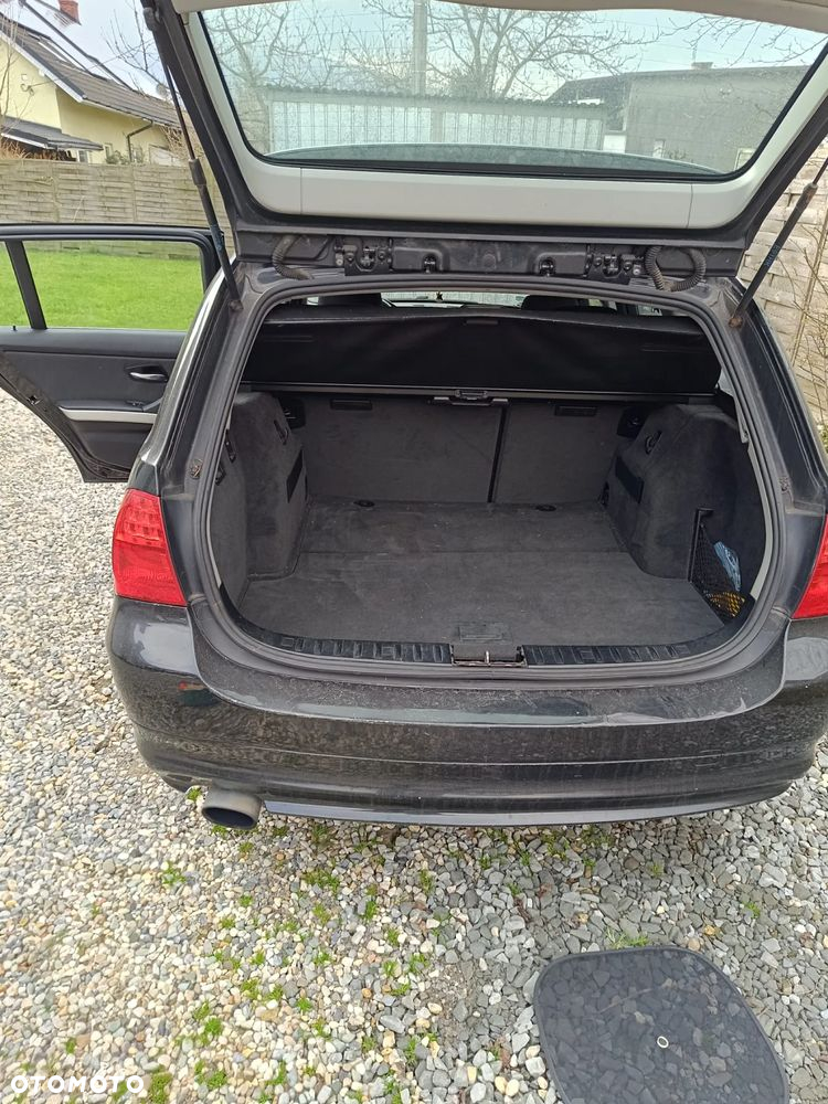 BMW Seria 3 318i Touring - 15