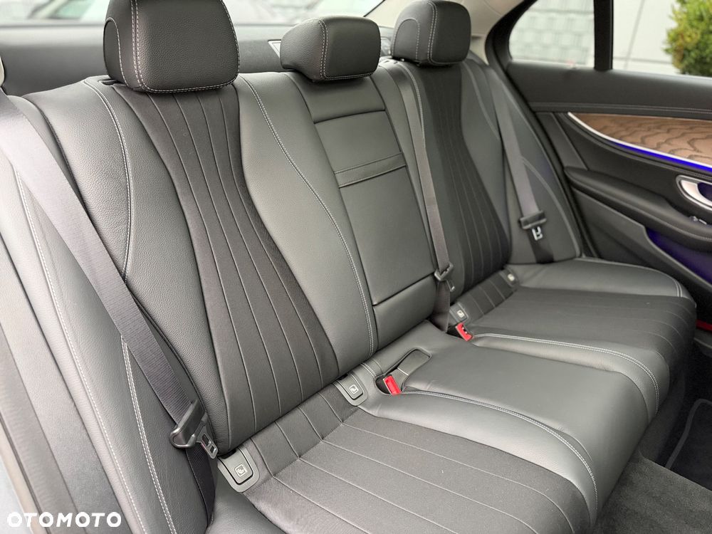 Mercedes-Benz Klasa E 200 4Matic 9G-TRONIC Exclusive - 11