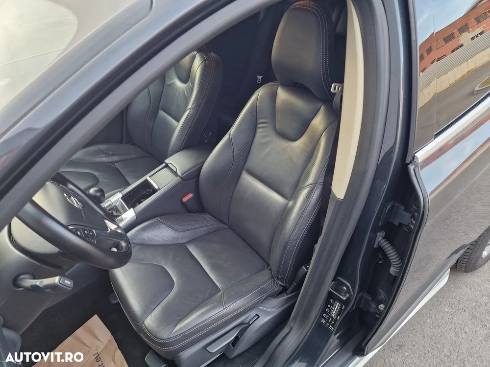Volvo XC 60 2.4D AWD RDesign - 13