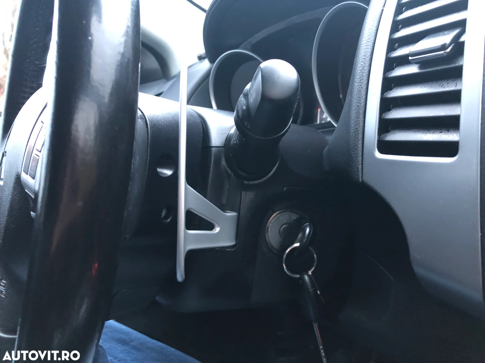 Mitsubishi Outlander - 12