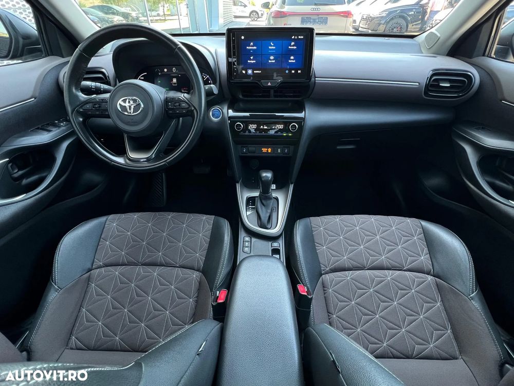 Toyota Yaris Cross 1.5 VVT-i HSD 4x2 Exclusive Elegant - 17