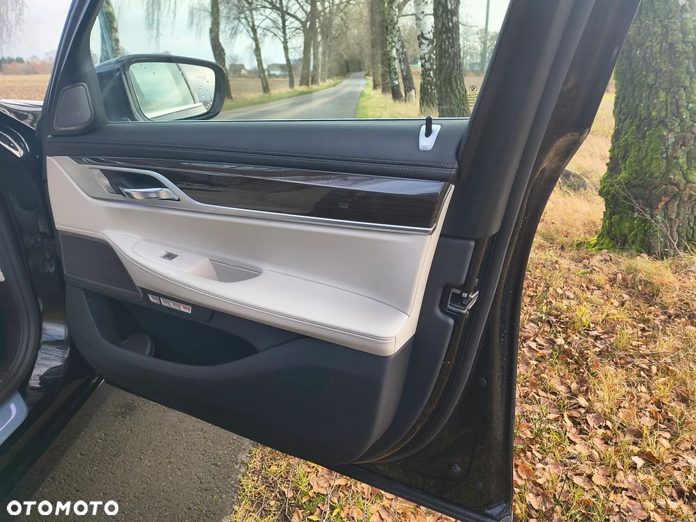 BMW Seria 7 ver-740ld-xdrive - 27