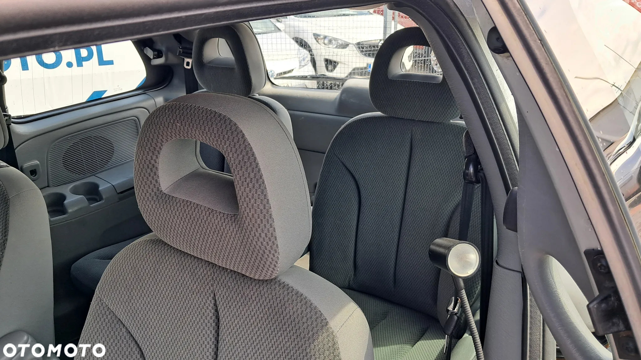 Chrysler Voyager 2.4 SE - 9