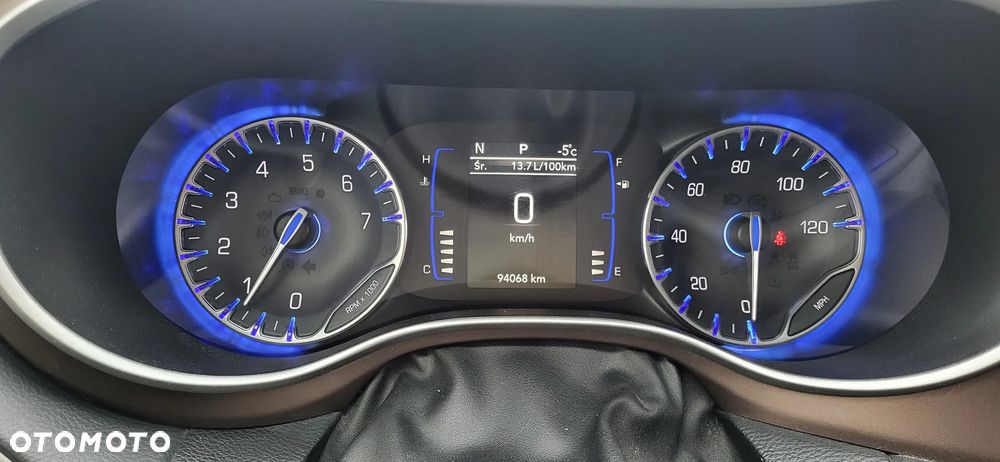 Chrysler Pacifica - 8