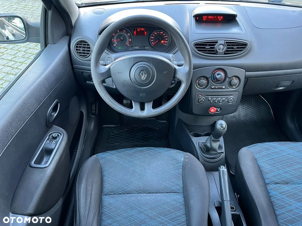 Renault Clio 1.4 Arctica - 15