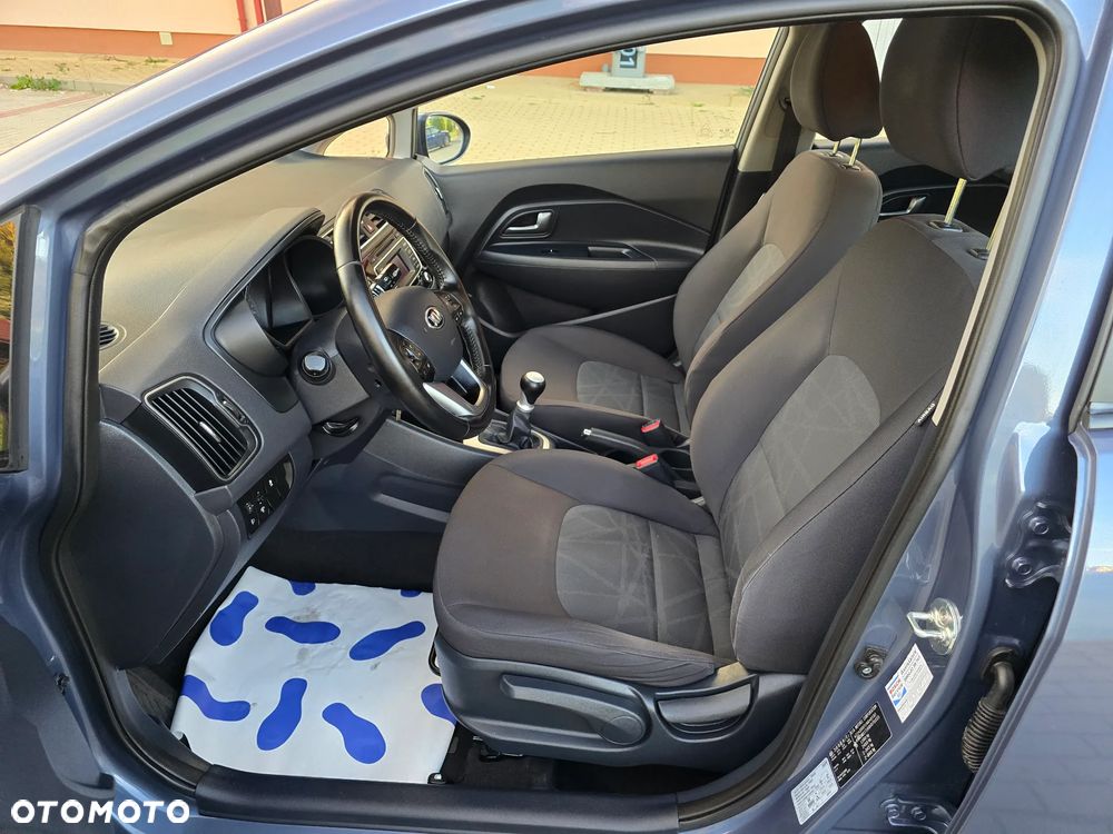 Kia Rio 1.2 Fifa World Cup Edition - 16