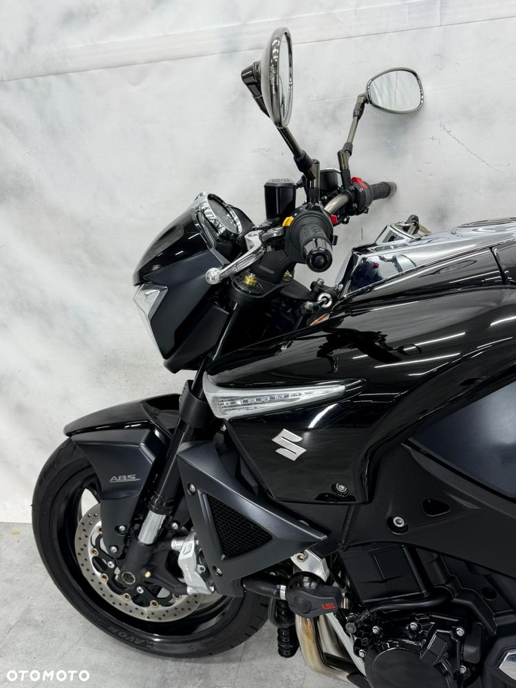 Suzuki GSX - 18
