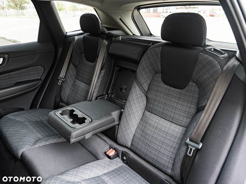 Volvo XC 60 B4 D Core - 28