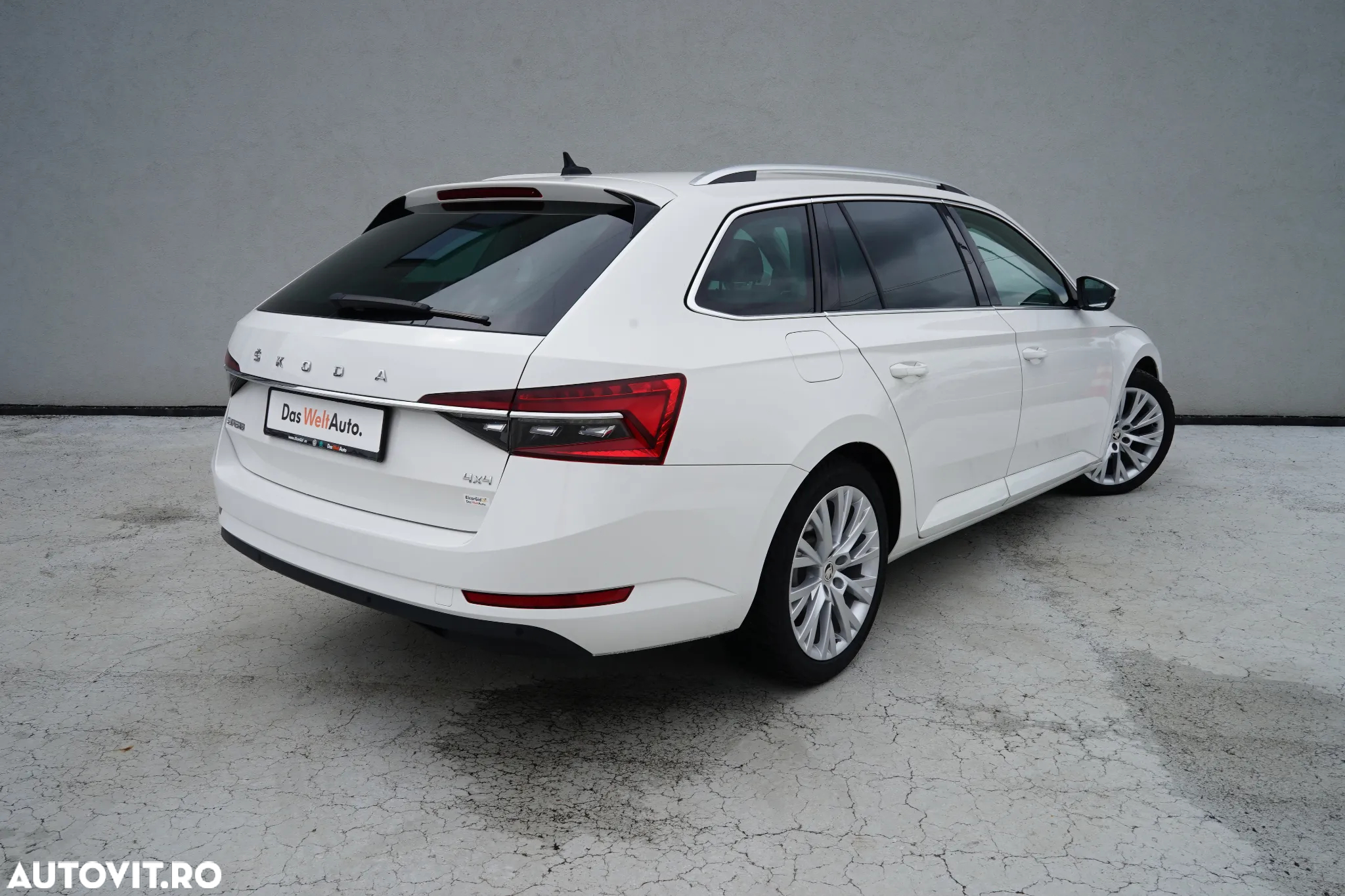 Skoda Superb Combi 2.0 TDI 4X4 DSG Style - 6
