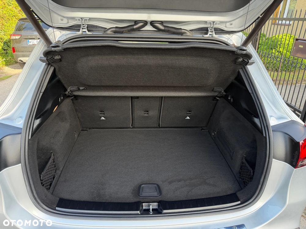 Mercedes-Benz GLA 200 Style - 35