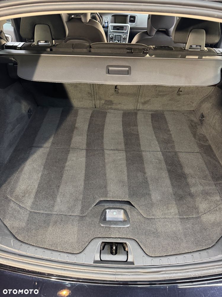 Volvo V60 D4 Momentum - 38
