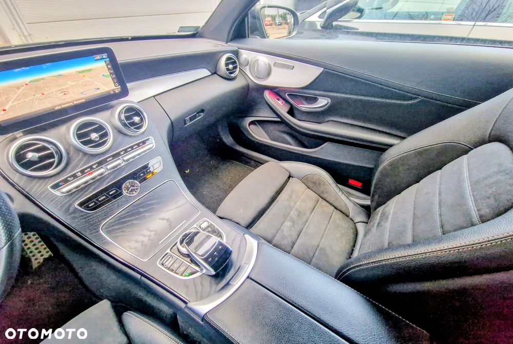 Mercedes-Benz Klasa C 200 4Matic 9G-TRONIC - 12