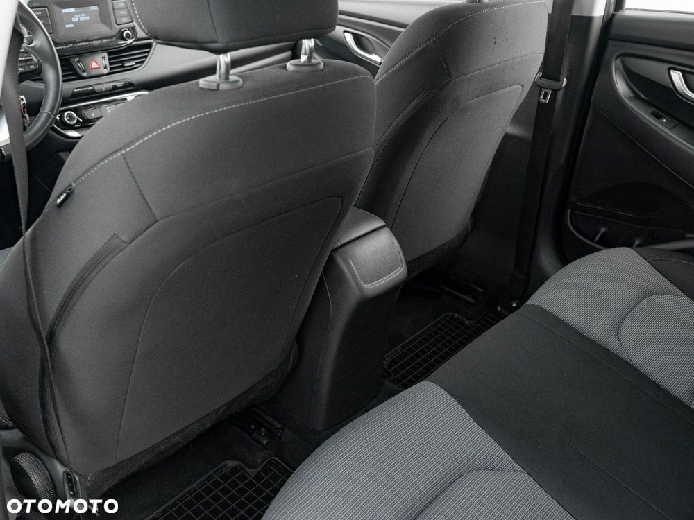 Hyundai i30 1.5 DPI Classic + - 21