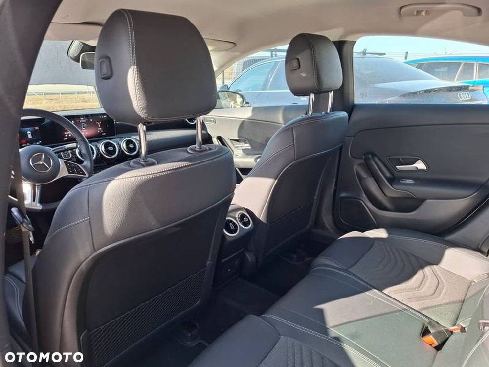 Mercedes-Benz CLA 200 mHEV 7G-DCT - 10