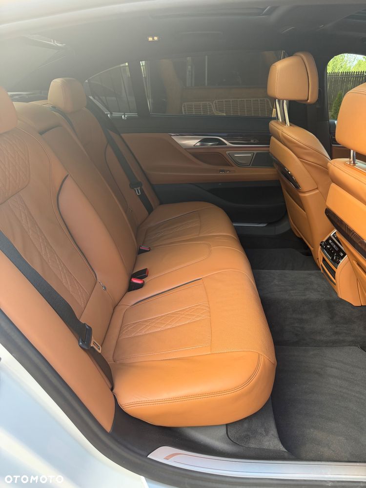 BMW Seria 7 740Li - 9