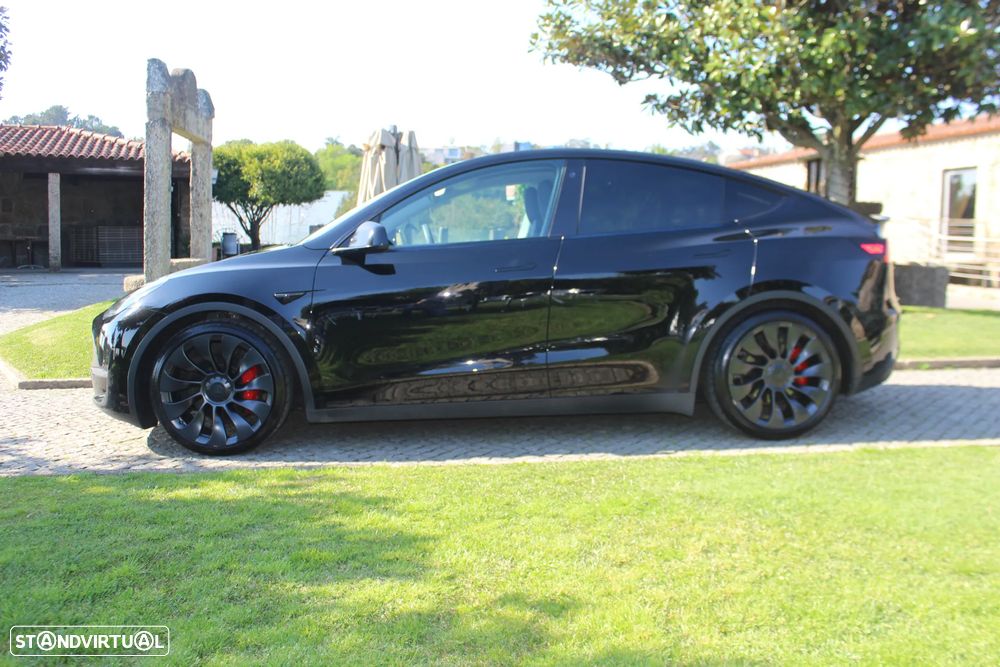 Tesla Model Y Performance Dual Motor AWD - 3