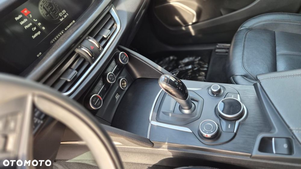 Alfa Romeo Stelvio 2.0 Turbo 16V AT8-Q4 Ti - 26