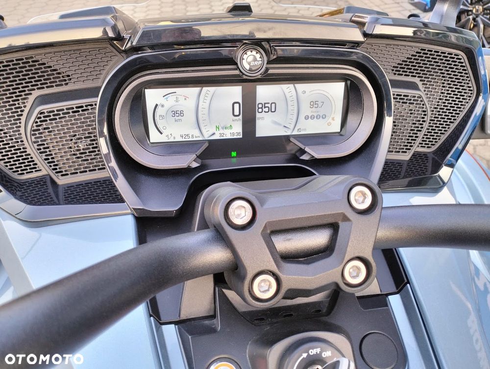 Can-Am Spyder - 15