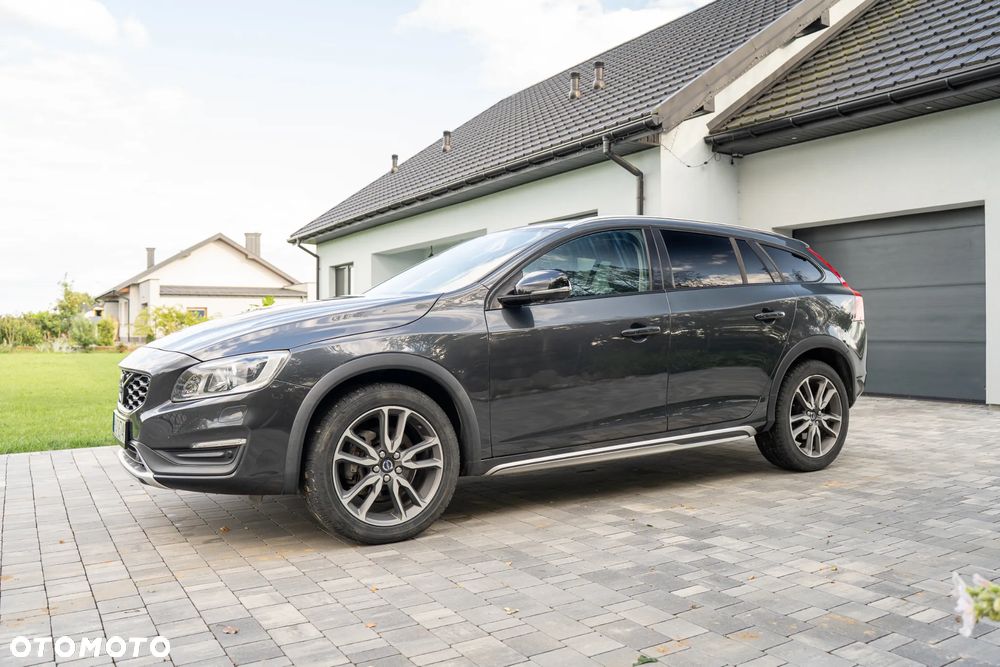 Volvo V60 Cross Country - 11