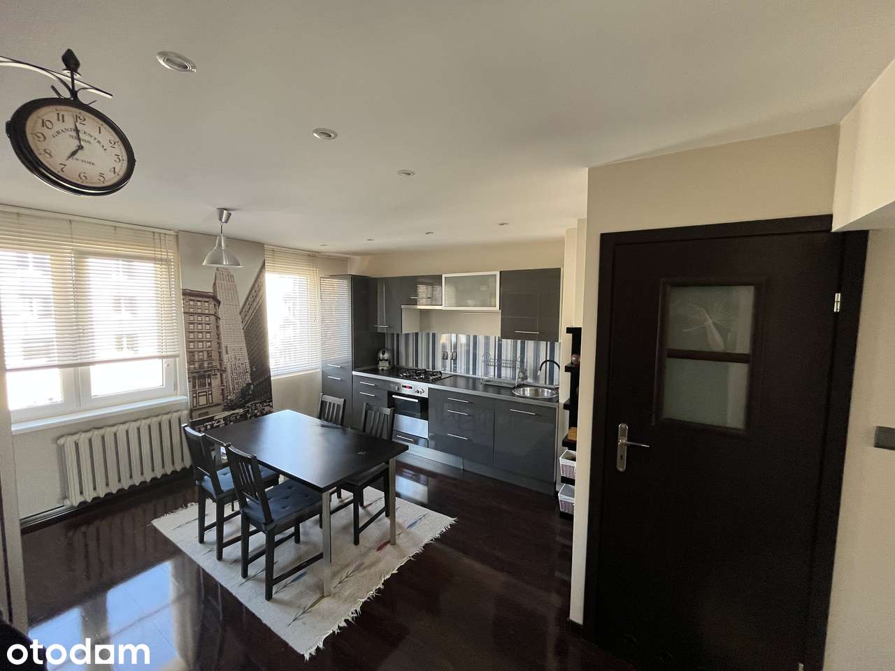 Sprzedam jasne, ustawne 2 pokojowe mieszkanie o powierzchni 45,60 m²