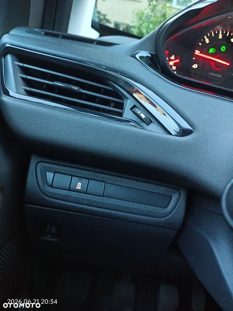 Peugeot 208 - 29