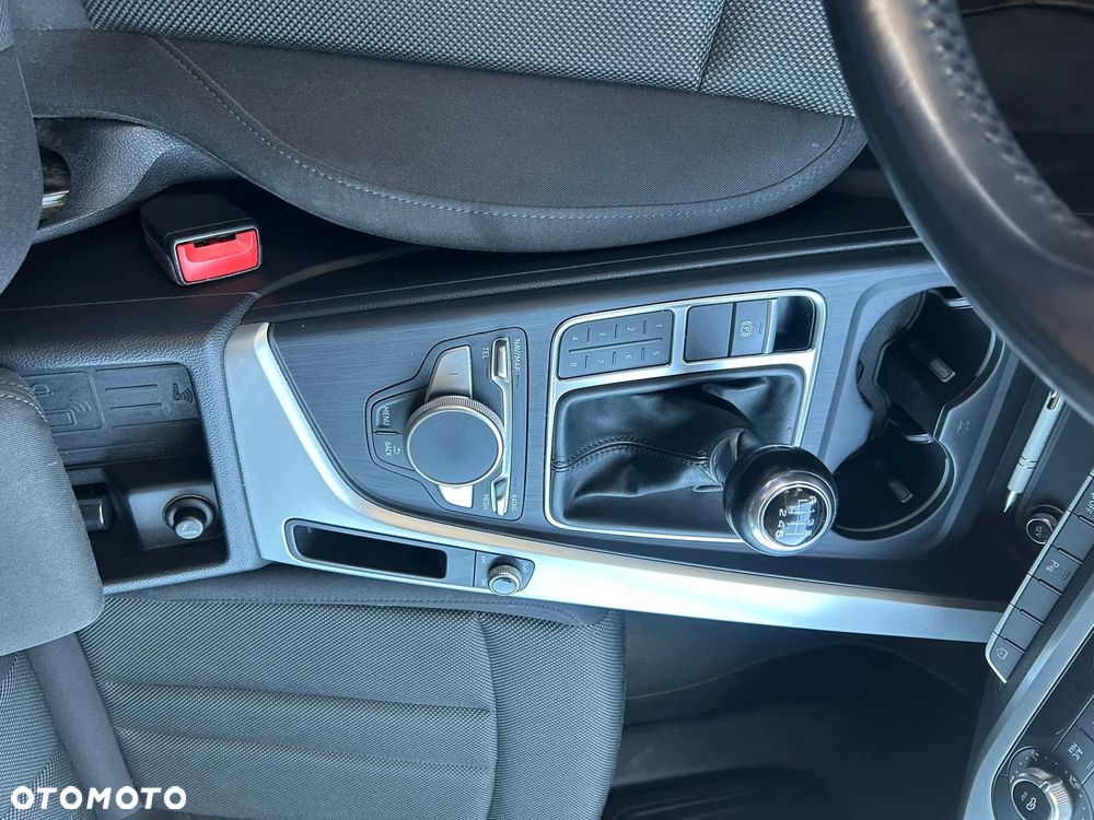 Audi A4 Avant 2.0 TDI - 10