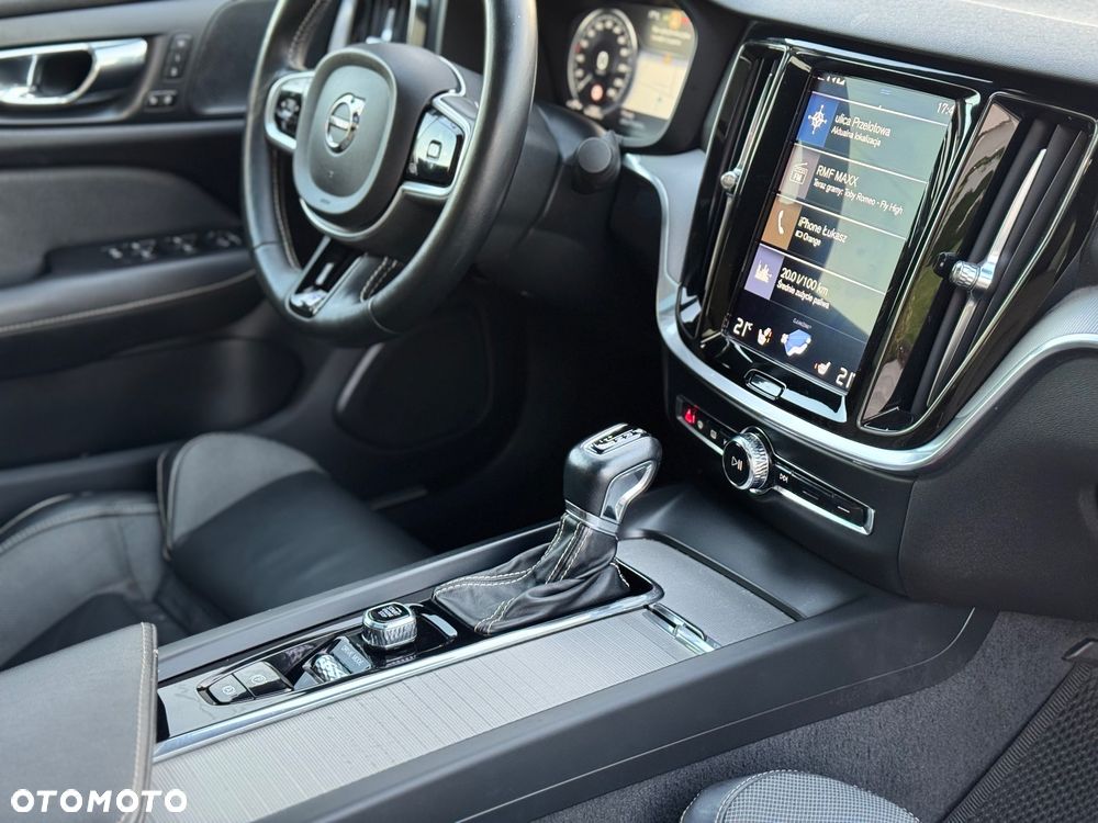 Volvo S60 T6 AWD R-Design - 32