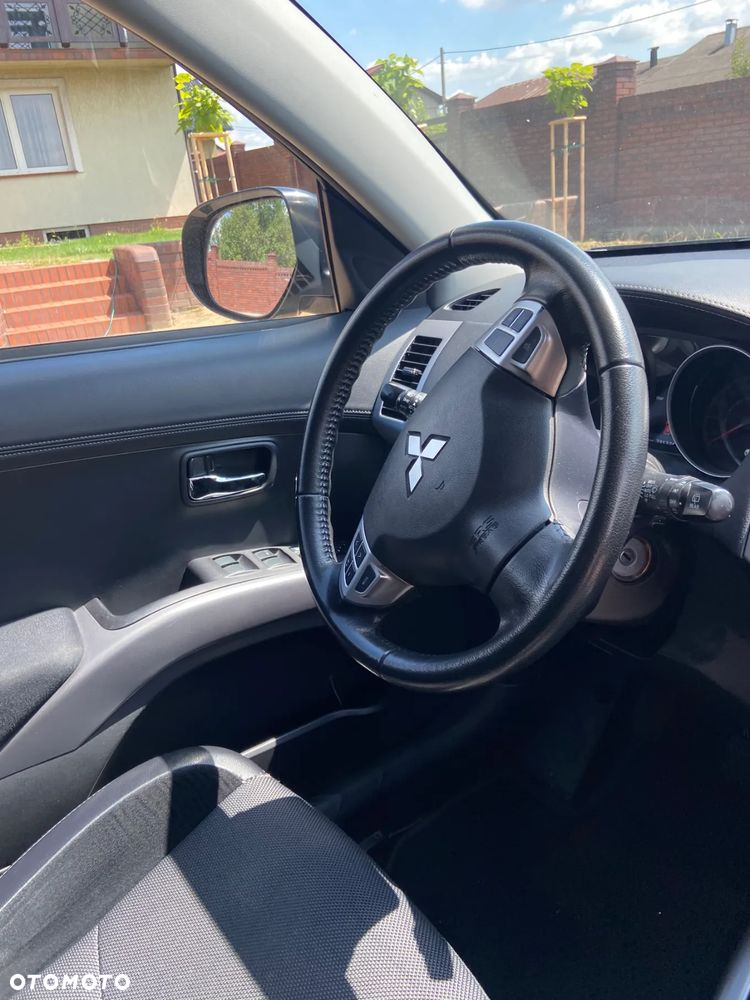 Mitsubishi Outlander 2.0 Intense + NAVI 2WD EU5 - 11