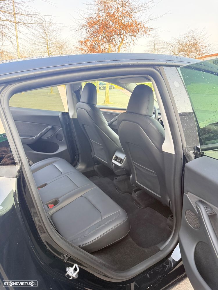 Tesla Model Y Long Range Dual Motor AWD - 11